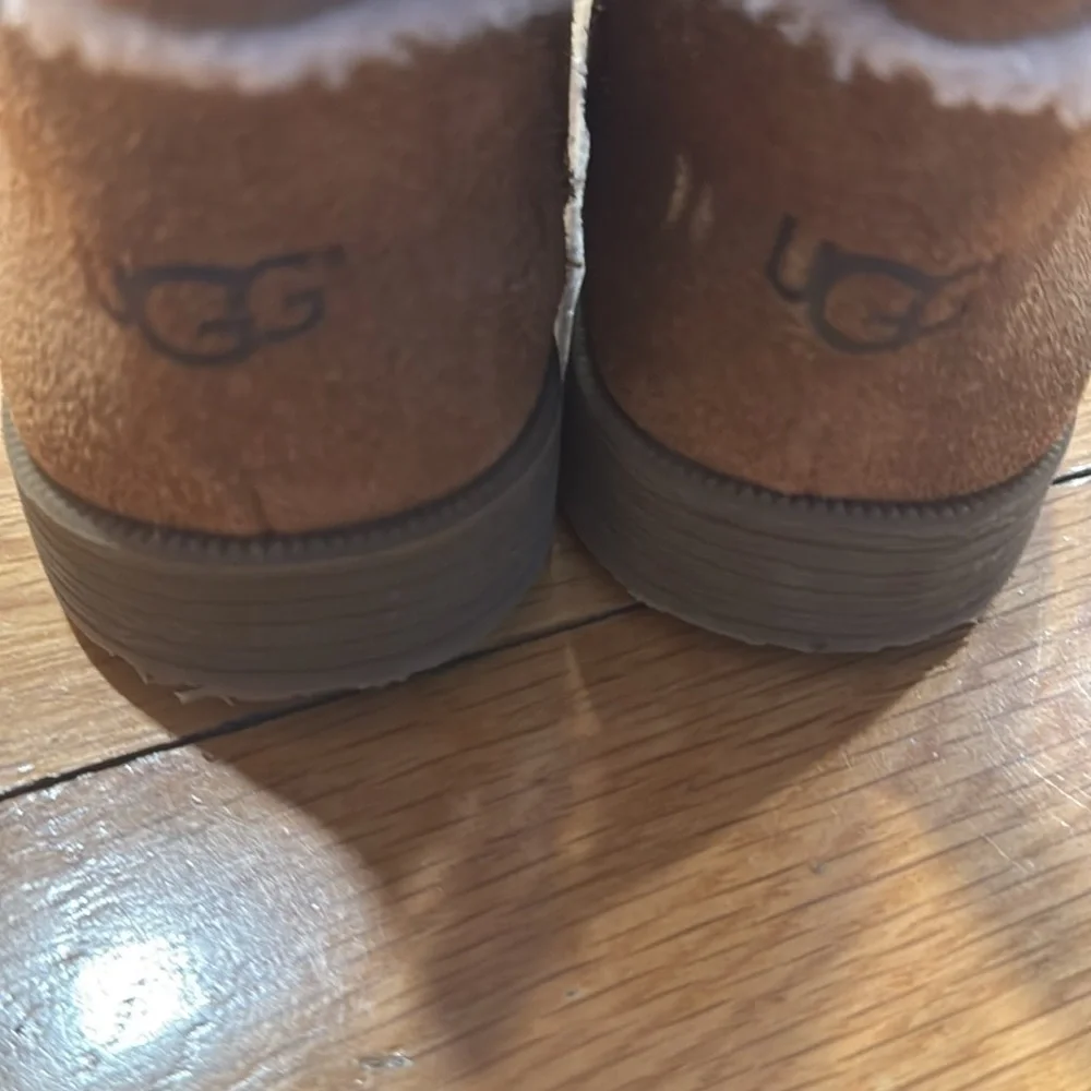 Ugg girls Colette chestnut suede ankle side zipper boots size 11.